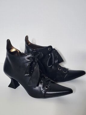 Pointy Toe Witch Boots With Ribbon Laces